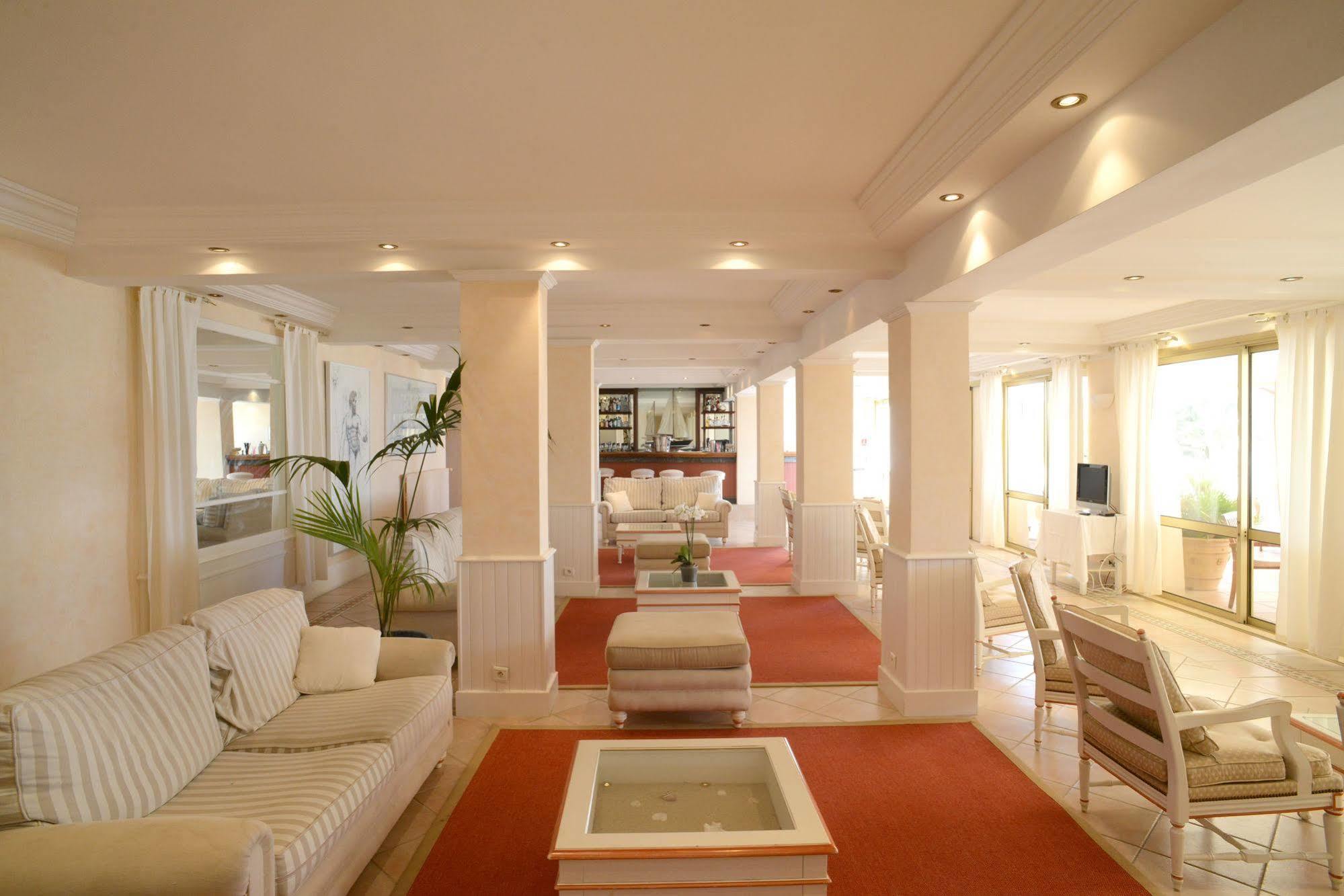 Hotel Giraglia Grimaud Bagian luar foto