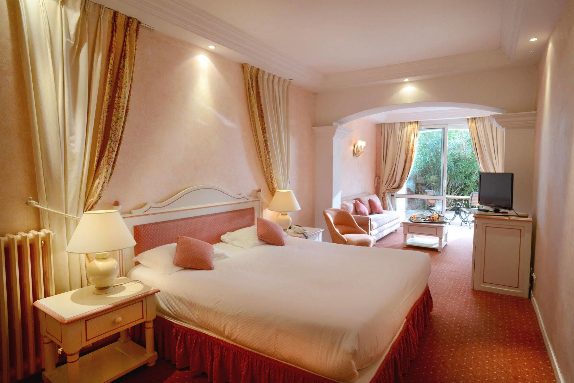 Hotel Giraglia Grimaud Bagian luar foto