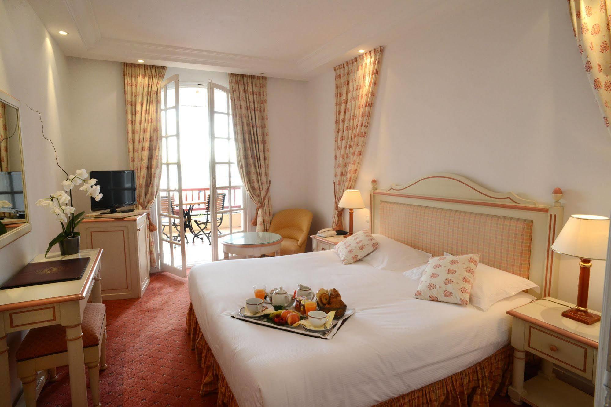 Hotel Giraglia Grimaud Bagian luar foto