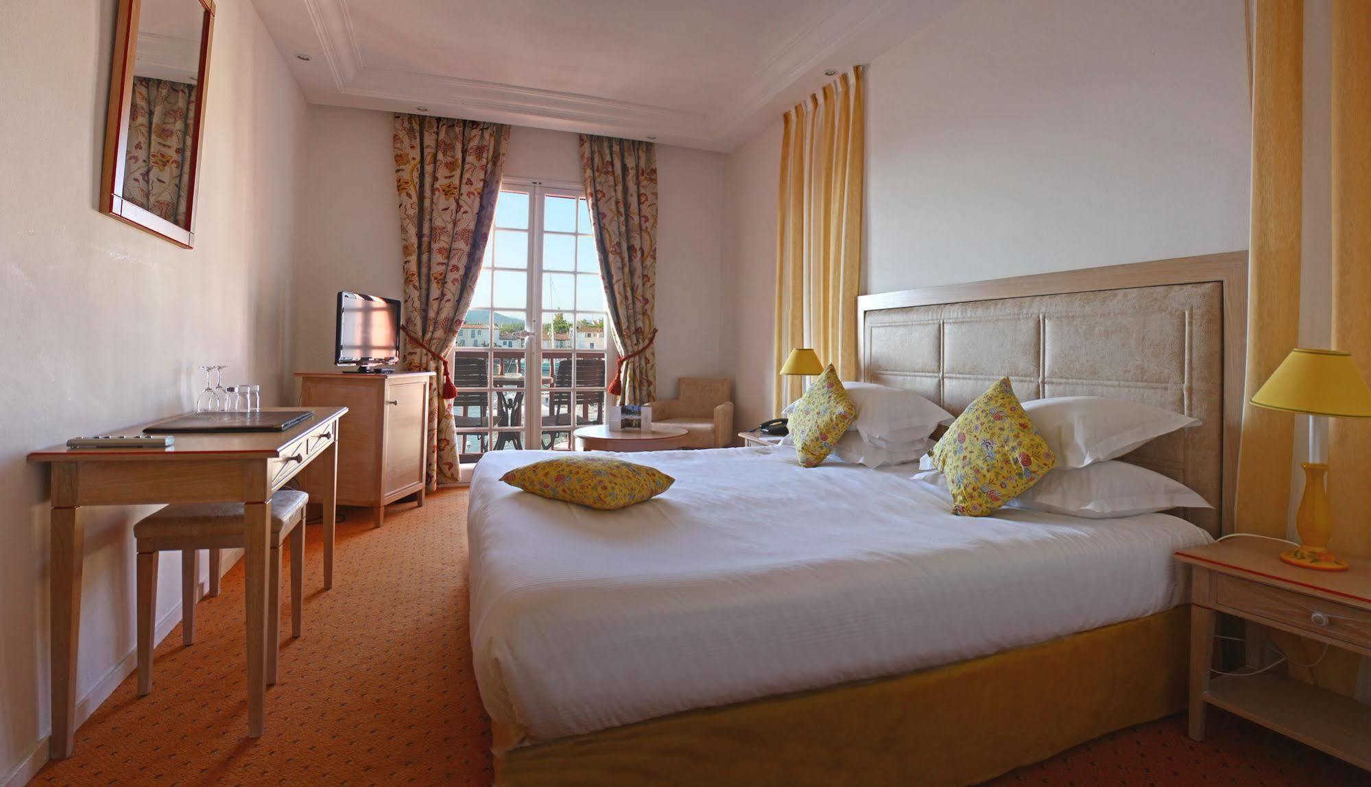 Hotel Giraglia Grimaud Bagian luar foto