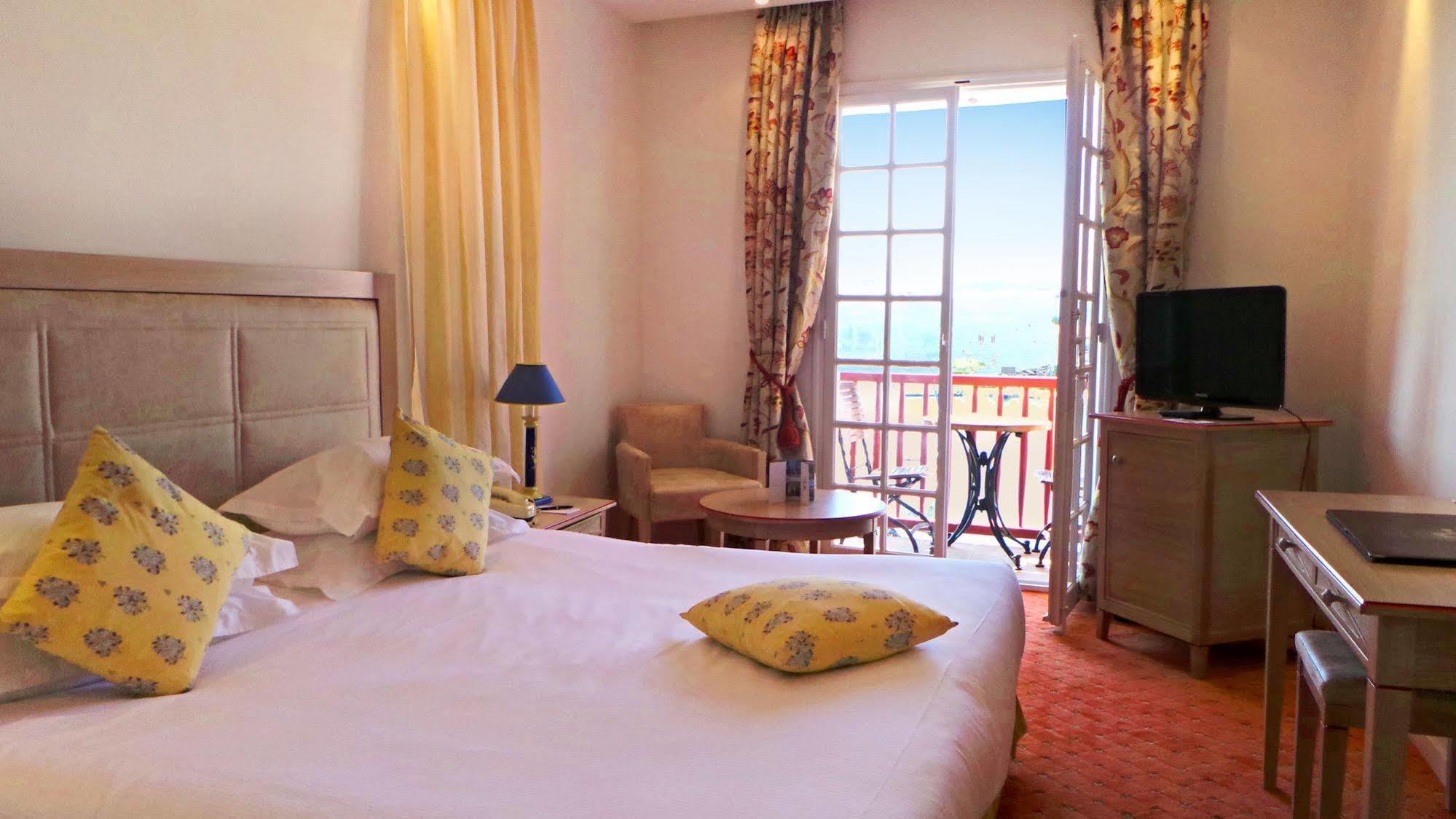 Hotel Giraglia Grimaud Bagian luar foto